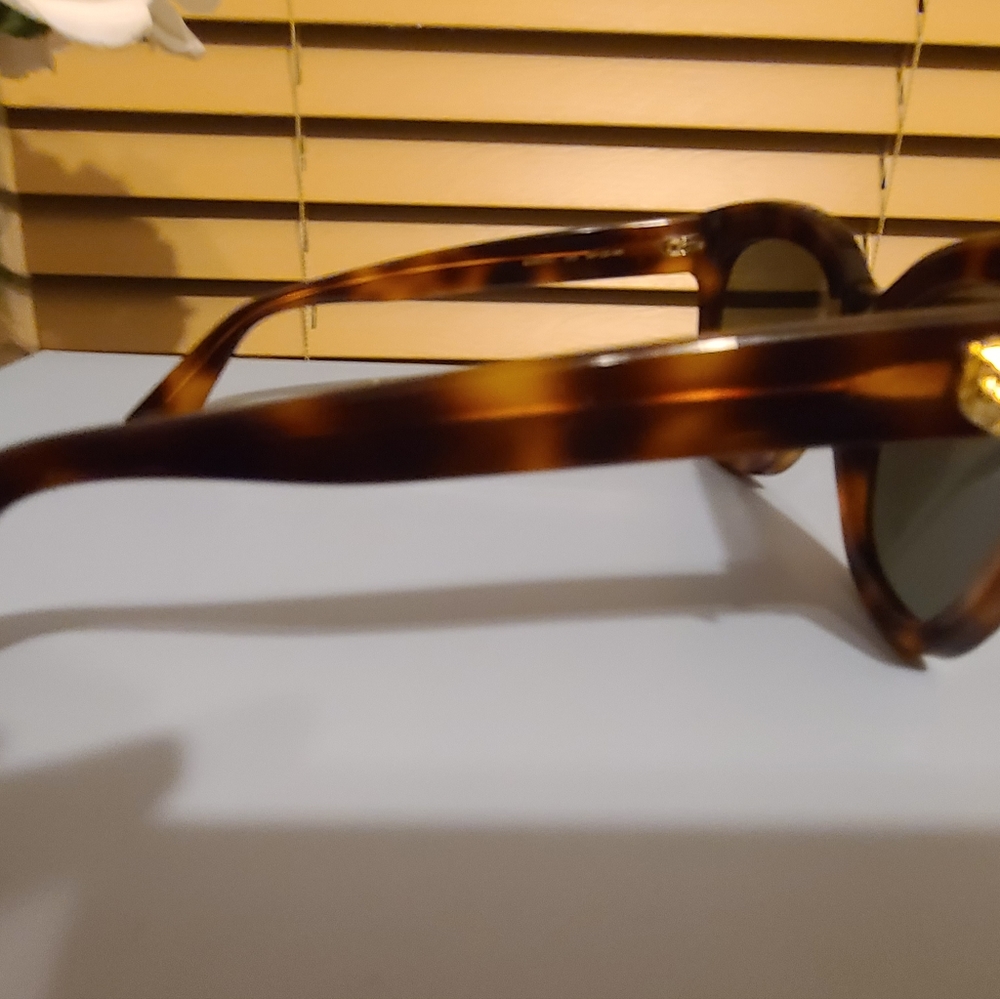 Gucci Dark Brown Tortoise Sunglasses - Picture 5 of 7